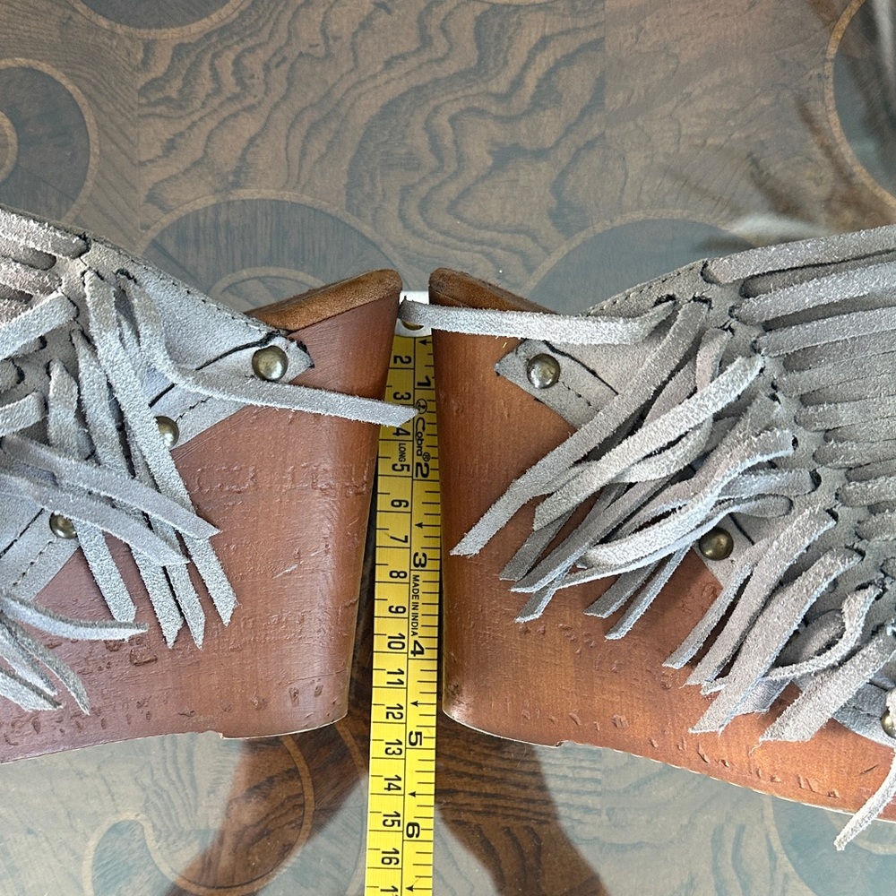 Sbicca Stylish Gray Fringe Wedge Sandals - Picture 6 of 9